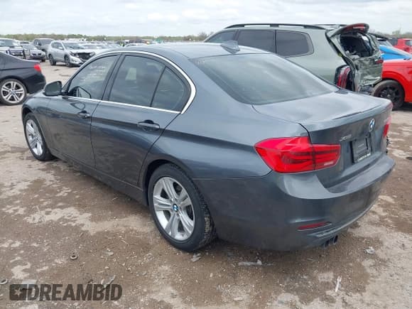 ✅ 2018 BMW 3 Series 330i xDrive • VIN: WBA8D9G58JNU70730 • Lot: 41910509. Listed on IAAI with 64,262 mi. Free auction sales archive from the USA and detailed vehicle history report at DreamBid. Image 3.