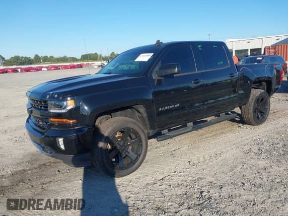 2018 Chevrolet Silverado 1500 LT с VIN 3GCUKRECXJG276511, выставлен на аукционе IAAI как лот 43460009 с пробегом 151 453 миль миль и . История ставок и продаж доступна на DreamBid. Изображение 2.