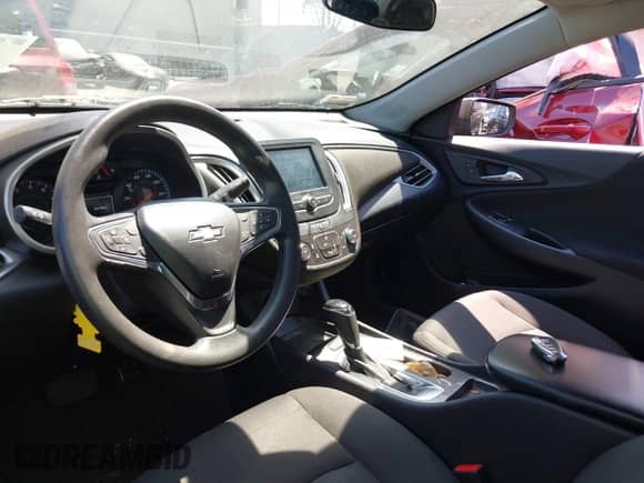 2017 Chevrolet Malibu LS z VIN 1G1ZC5ST9HF236652, wystawiony jako IAAI lot #42666966 z przebiegiem 124 756 mil mil oraz . Historia ofert i sprzedaży dostępna na DreamBid. Obrazek 17.