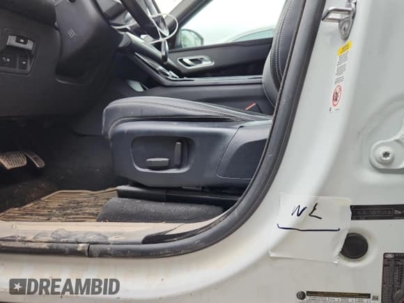 ✅ 2019 Land Rover Range Rover Velar R-Dynamic SE • VIN: SALYL2EV6KA203510 • Lot: 68707615. Wystawiony na Copart z przebiegiem Nie podano. Bezpłatny archiwum sprzedaży aukcyjnych z USA i szczegółowy raport historii pojazdu na DreamBid. Zdjęcie 13.