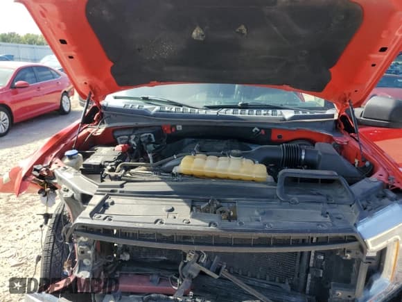 ✅ 2018 Ford F-150 XL • VIN: 1FTMF1CP9JFA95106 • Lot: 82300495. Wystawiony na Copart z przebiegiem 64 252 mil. Bezpłatny archiwum sprzedaży aukcyjnych z USA i szczegółowy raport historii pojazdu na DreamBid. Zdjęcie 11.