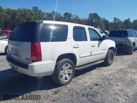 ✅ 2007 GMC Yukon SLT • VIN: 1GKFC13017J211221 • Lot: 43510415. Wystawiony na IAAI z przebiegiem 283 186 mil. Bezpłatny archiwum sprzedaży aukcyjnych z USA i szczegółowy raport historii pojazdu na DreamBid. Zdjęcie 4.