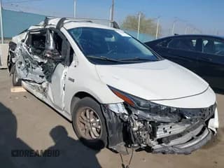 ✅ 2020 Toyota Prius LE • VIN: JTDKARFP8L3143182 • Lot: 43606262. Wystawiony na IAAI z przebiegiem 69 947 mil. Bezpłatny archiwum sprzedaży aukcyjnych z USA i szczegółowy raport historii pojazdu na DreamBid. Zdjęcie 1.