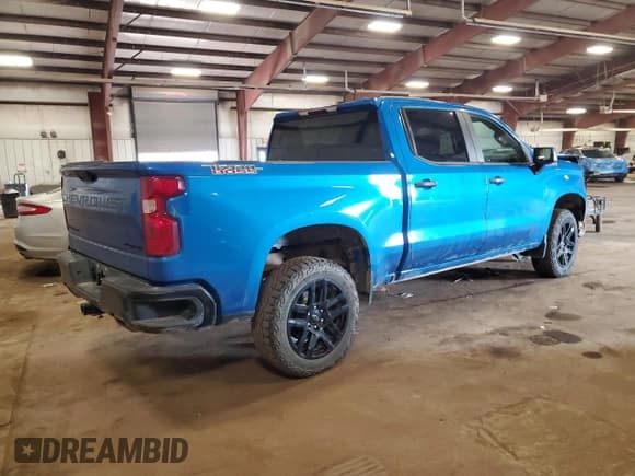 ✅ 2022 Chevrolet Silverado 1500 Custom Trail Boss • VIN: 3GCPDCED2NG638060 • Лот: 68947585. Опубликован ранее на Copart с пробегом 34 703 миль. Бесплатный доступ к архиву аукционных продаж из США и подробный отчёт об истории автомобиля на DreamBid. Изображение 3.