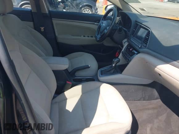 2018 Hyundai Elantra Value Edition z VIN 5NPD84LF3JH220108, wystawiony jako IAAI lot #43124055 z przebiegiem 54 805 mil mil oraz . Historia ofert i sprzedaży dostępna na DreamBid. Obrazek 5.