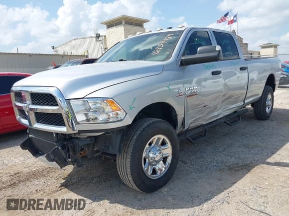 ✅ 2018 Ram 2500 Tradesman • VIN: 3C6UR5HL0JG359744 • Лот: 42454484. Опубликован ранее на IAAI с пробегом 69 038 миль. Бесплатный доступ к архиву аукционных продаж из США и подробный отчёт об истории автомобиля на DreamBid. Изображение 2.