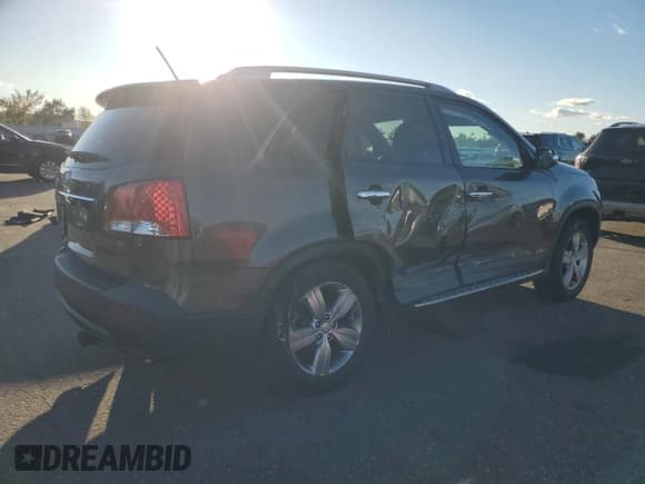 ✅ 2013 Kia Sorento EX • VIN: 5XYKUCA68DG321785 • Lot: 82552895. Wystawiony na Copart z przebiegiem 149 618 mil. Bezpłatny archiwum sprzedaży aukcyjnych z USA i szczegółowy raport historii pojazdu na DreamBid. Zdjęcie 3.