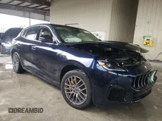 ✅ 2023 Maserati Grecale GT • VIN: ZN682AVA0P7430132 • Lot: 47907934. Wystawiony na Copart z przebiegiem 12 297 mil. Bezpłatny archiwum sprzedaży aukcyjnych z USA i szczegółowy raport historii pojazdu na DreamBid. Zdjęcie 4.