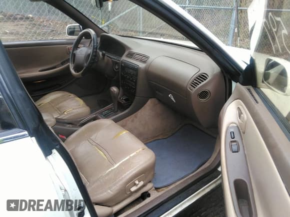 ✅ 1996 Lexus ES 300 • VIN: JT8BF12G6T0135462 • Lot: 36156597. Wystawiony na IAAI z przebiegiem 212 845 mil. Bezpłatny archiwum sprzedaży aukcyjnych z USA i szczegółowy raport historii pojazdu na DreamBid. Zdjęcie 5.