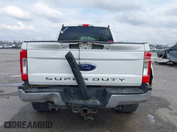 ✅ 2018 Ford F-250 XL • VIN: 1FT7W2BT5JEB38170 • Лот: 41675047. Опубликован ранее на IAAI с пробегом 146 260 миль. Бесплатный доступ к архиву аукционных продаж из США и подробный отчёт об истории автомобиля на DreamBid. Изображение 16.