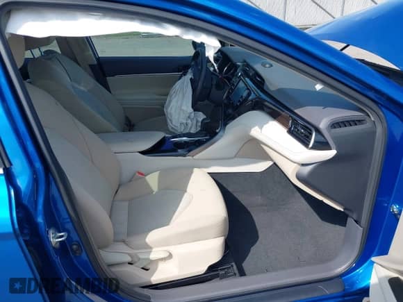 2020 Toyota Camry Hybrid LE z VIN 4T1L31AK3LU015174, wystawiony jako IAAI lot #42986656 z przebiegiem 87 251 mil mil oraz . Historia ofert i sprzedaży dostępna na DreamBid. Obrazek 5.