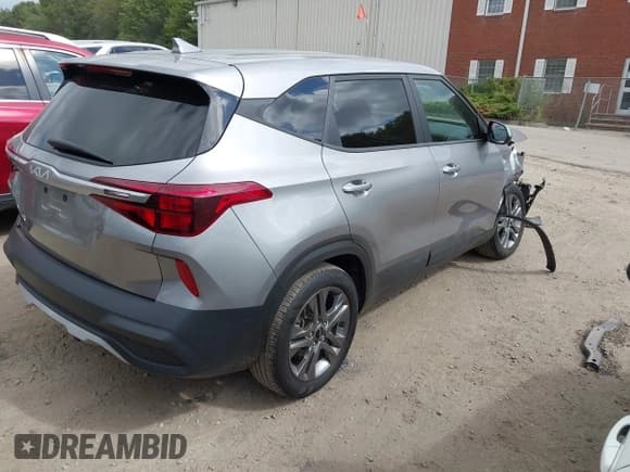 ✅ 2022 Kia Seltos LX • VIN: KNDEPCAA2N7285194 • Lot: 43195011. Listed on IAAI with 31,045 mi. Free auction sales archive from the USA and detailed vehicle history report at DreamBid. Image 4.