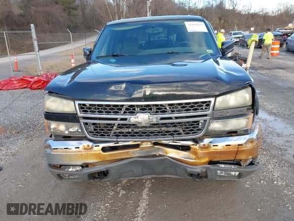 ✅ 2005 Chevrolet Silverado 2500HD LS • VIN: 1GCHK23U35F826160 • Lot: 41564415. Wystawiony na IAAI z przebiegiem 204 623 mil. Bezpłatny archiwum sprzedaży aukcyjnych z USA i szczegółowy raport historii pojazdu na DreamBid. Zdjęcie 6.