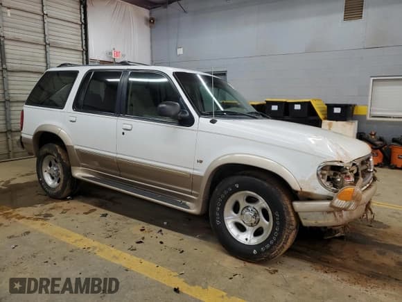 ✅ 1998 Ford Explorer XLT • VIN: 1FMZU32P2WZC01373 • Lot: 88286335. Wystawiony na Copart z przebiegiem 213 872 mil. Bezpłatny archiwum sprzedaży aukcyjnych z USA i szczegółowy raport historii pojazdu na DreamBid. Zdjęcie 4.