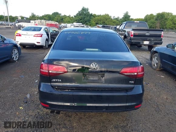 ✅ 2017 Volkswagen Jetta S • VIN: 3VW2B7AJ5HM271578 • Лот: 42700277. Опубликован ранее на IAAI с пробегом 123 315 миль. Бесплатный доступ к архиву аукционных продаж из США и подробный отчёт об истории автомобиля на DreamBid. Изображение 16.