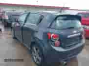 ✅ 2013 Chevrolet Sonic RS • VIN: 1G1JG6SB9D4220164 • Lot: 41908964. Wystawiony na IAAI z przebiegiem 34 331 mil mil. Skorzystaj z bezpłatnego archiwum sprzedaży aukcyjnych z USA i zobacz szczegółowy raport historii pojazdu na DreamBid. Zdjęcie 3.