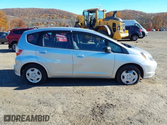 ✅ 2013 Honda Fit • VIN: JHMGE8H38DC063315 • Lot: 43604899. Wystawiony na IAAI z przebiegiem 101 501 mil. Bezpłatny archiwum sprzedaży aukcyjnych z USA i szczegółowy raport historii pojazdu na DreamBid. Zdjęcie 13.