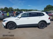 ✅ 2022 Volkswagen Tiguan SE • VIN: 3VV2B7AX8NM099311 • Lot: 43094041. Wystawiony na IAAI z przebiegiem 58 888 mil. Bezpłatny archiwum sprzedaży aukcyjnych z USA i szczegółowy raport historii pojazdu na DreamBid. Zdjęcie 15.