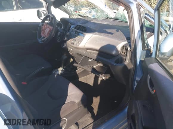 ✅ 2010 Honda Fit Sport • VIN: JHMGE8H41AC032945 • Lot: 43618133. Wystawiony na IAAI z przebiegiem 94 414 mil. Bezpłatny archiwum sprzedaży aukcyjnych z USA i szczegółowy raport historii pojazdu na DreamBid. Zdjęcie 5.