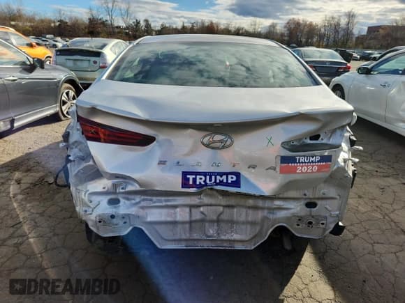 ✅ 2019 Hyundai Elantra SE • VIN: 5NPD74LF9KH449395 • Lot: 92687645. Listed on Copart with 130,450 mi. Free auction sales archive from the USA and detailed vehicle history report at DreamBid. Image 6.