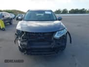 ✅ 2017 Nissan Rogue SV • VIN: JN8AT2MT4HW132123 • Lot: 43481374. Wystawiony na IAAI z przebiegiem 227 015 mil. Bezpłatny archiwum sprzedaży aukcyjnych z USA i szczegółowy raport historii pojazdu na DreamBid. Zdjęcie 13.