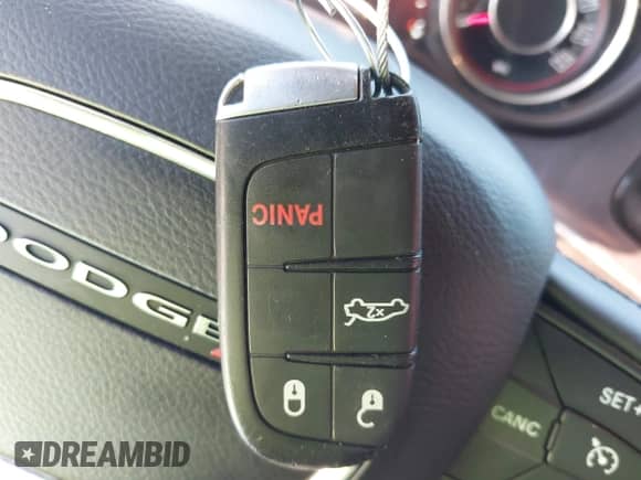 2016 Dodge Challenger SXT Plus z VIN 2C3CDZAG6GH137763, wystawiony jako IAAI lot #43310704 z przebiegiem 119 926 mil mil oraz . Historia ofert i sprzedaży dostępna na DreamBid. Obrazek 11.