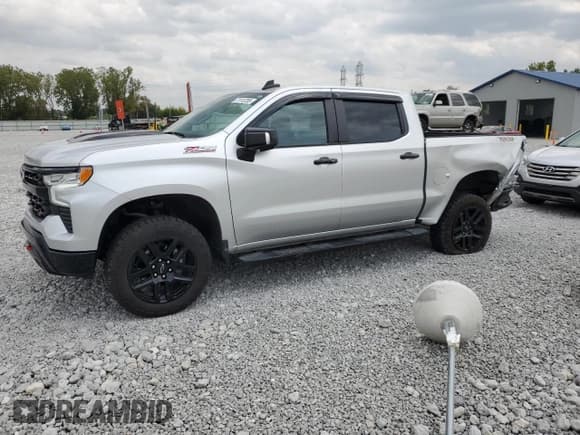 ✅ 2022 Chevrolet Silverado 1500 LT Trail Boss • VIN: 3GCUDFED8NG596000 • Lot: 71113755. Wystawiony na Copart z przebiegiem 14 037 mil. Bezpłatny archiwum sprzedaży aukcyjnych z USA i szczegółowy raport historii pojazdu na DreamBid. Zdjęcie 1.