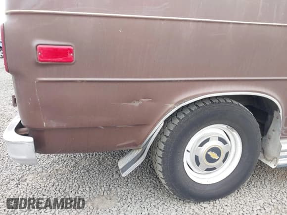 ✅ 1988 Chevrolet Chevy Van • VIN: 1GCEG25H4J7104141 • Лот: 43097646. Опубликован ранее на IAAI с пробегом 10 988 миль. Бесплатный доступ к архиву аукционных продаж из США и подробный отчёт об истории автомобиля на DreamBid. Изображение 6.