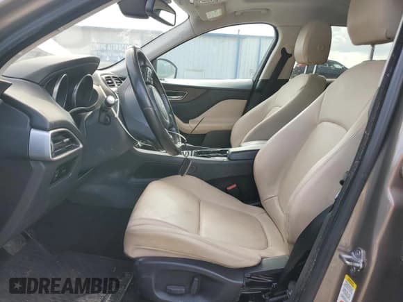 ✅ 2017 Jaguar F-Pace 35t Premium • VIN: SADCJ2BV3HA099826 • Lot: 66030255. Wystawiony na Copart z przebiegiem 75 454 mil. Bezpłatny archiwum sprzedaży aukcyjnych z USA i szczegółowy raport historii pojazdu na DreamBid. Zdjęcie 7.