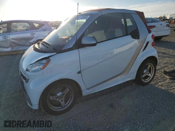 ✅ 2013 Smart fortwo Passion • VIN: WMEEK3BA3DK661248 • Lot: 81115694. Wystawiony na Copart z przebiegiem 112 817 mil. Bezpłatny archiwum sprzedaży aukcyjnych z USA i szczegółowy raport historii pojazdu na DreamBid. Zdjęcie 1.