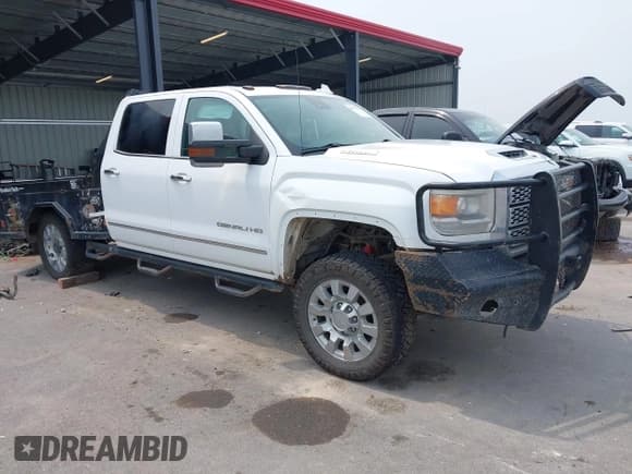 ✅ 2019 GMC Sierra 2500HD Denali • VIN: 1GT12SEY2KF186469 • Lot: 42871802. Listed on IAAI with 247,200 mi. Free auction sales archive from the USA and detailed vehicle history report at DreamBid. Image 1.