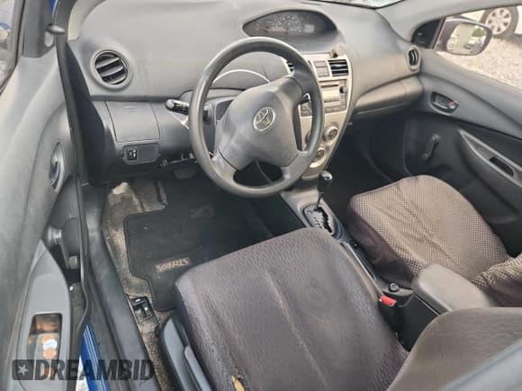 ✅ 2011 Toyota Yaris • VIN: JTDBT9K36BL007063 • Lot: 69032875. Wystawiony na Copart z przebiegiem 146 865 mil. Bezpłatny archiwum sprzedaży aukcyjnych z USA i szczegółowy raport historii pojazdu na DreamBid. Zdjęcie 8.