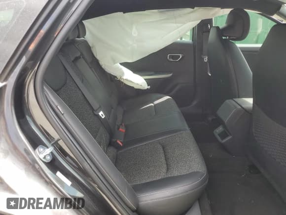 ✅ 2025 Kia K4 GT-Line • VIN: 3KPFW4DE7SE127215 • Lot: 85348685. Wystawiony na Copart z przebiegiem 5 032 mil. Bezpłatny archiwum sprzedaży aukcyjnych z USA i szczegółowy raport historii pojazdu na DreamBid. Zdjęcie 10.