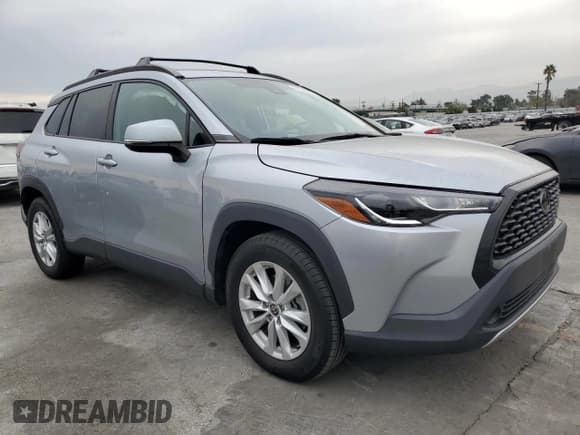 ✅ 2022 Toyota Corolla Cross LE • VIN: 7MUBAAAGXNV013680 • Lot: 91738305. Listed on Copart with 26,046 mi. Free auction sales archive from the USA and detailed vehicle history report at DreamBid. Image 4.