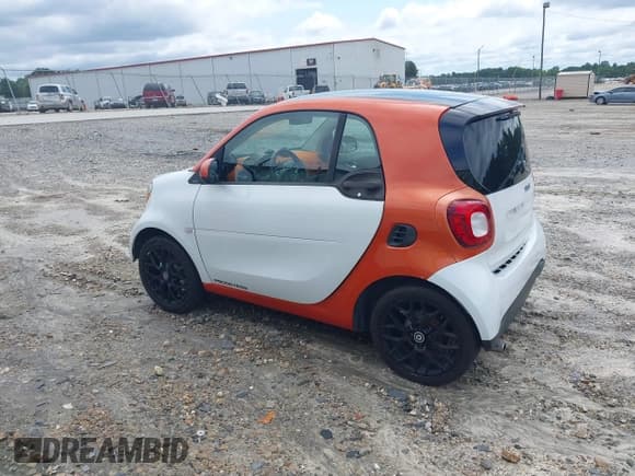 ✅ 2016 Smart fortwo Passion • VIN: WMEFJ5DA7GK059750 • Лот: 42931318. Опубликован ранее на IAAI с пробегом 83 880 миль. Бесплатный доступ к архиву аукционных продаж из США и подробный отчёт об истории автомобиля на DreamBid. Изображение 3.