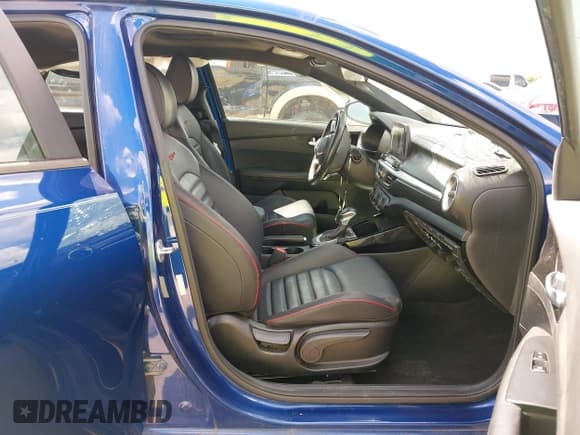 ✅ 2020 Kia Forte GT • VIN: 3KPF44AC1LE150953 • Lot: 43209777. Wystawiony na IAAI z przebiegiem 55 564 mil. Bezpłatny archiwum sprzedaży aukcyjnych z USA i szczegółowy raport historii pojazdu na DreamBid. Zdjęcie 5.