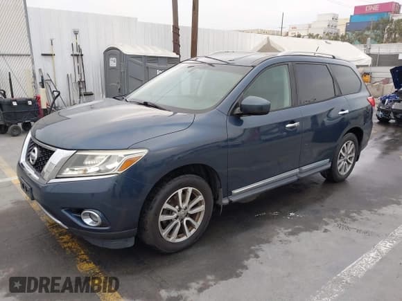 ✅ 2014 Nissan Pathfinder S • VIN: 5N1AR2MN3EC672678 • Lot: 43227746. Listed on IAAI with 100,271 mi. Free auction sales archive from the USA and detailed vehicle history report at DreamBid. Image 2.