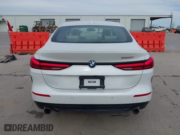 ✅ 2022 BMW 2 Series 228i • VIN: WBA53AK04N7K12122 • Lot: 41794766. Wystawiony na IAAI z przebiegiem 61 518 mil. Bezpłatny archiwum sprzedaży aukcyjnych z USA i szczegółowy raport historii pojazdu na DreamBid. Zdjęcie 16.