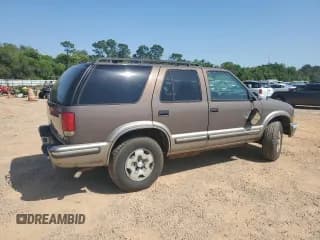✅ 1998 Chevrolet Blazer LS • VIN: 1GNDT13W3W2174583 • Lot: 52386525. Wystawiony na Copart z przebiegiem 161 944 mil. Bezpłatny archiwum sprzedaży aukcyjnych z USA i szczegółowy raport historii pojazdu na DreamBid. Zdjęcie 3.