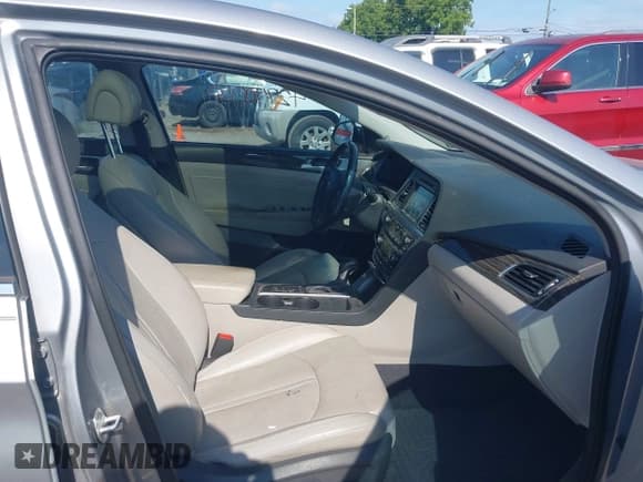 ✅ 2015 Hyundai Sonata Limited • VIN: 5NPE34AF0FH088339 • Лот: 42740050. Опубликован ранее на IAAI с пробегом 174 772 миль. Бесплатный доступ к архиву аукционных продаж из США и подробный отчёт об истории автомобиля на DreamBid. Изображение 5.