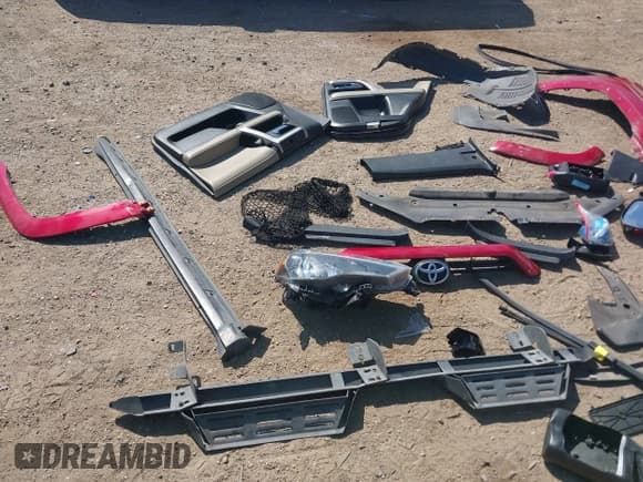 ✅ 2022 Toyota 4Runner SR5 Premium • VIN: JTEFU5JR4N5260125 • Lot: 41988881. Listed on IAAI with 81,769 mi. Free auction sales archive from the USA and detailed vehicle history report at DreamBid. Image 19.