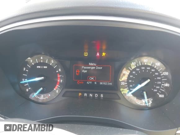 ✅ 2016 Ford Fusion SE • VIN: 3FA6P0H70GR332186 • Lot: 43683072. Wystawiony na IAAI z przebiegiem 96 162 mil. Bezpłatny archiwum sprzedaży aukcyjnych z USA i szczegółowy raport historii pojazdu na DreamBid. Zdjęcie 7.