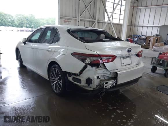 2022 Toyota Camry Hybrid XLE with VIN 4T1F31AK4NU572580, listed as a IAAI auction lot 42244158 with 69,247 mi miles and . Bid and sale history available at DreamBid. Image 3.