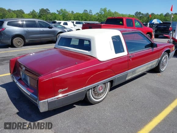 ✅ 1989 Cadillac LYRIQ • VIN: 1G6CB1155K4358846 • Лот: 41959745. Опубликован ранее на IAAI с пробегом 214 660 миль. Бесплатный доступ к архиву аукционных продаж из США и подробный отчёт об истории автомобиля на DreamBid. Изображение 4.