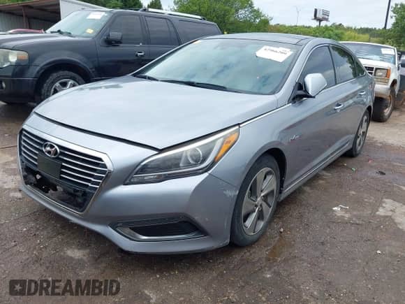2016 Hyundai Sonata Limited with VIN KMHE34L13GA017321, listed as a IAAI auction lot 42966209 with 110,822 mi miles and . Bid and sale history available at DreamBid. Image 2.