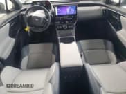 ✅ 2023 Subaru Solterra Limited • VIN: JTMABABA1PA024760 • Лот: 92457355. Опубликован ранее на Copart с пробегом 23 548 миль. Бесплатный доступ к архиву аукционных продаж из США и подробный отчёт об истории автомобиля на DreamBid. Изображение 8.