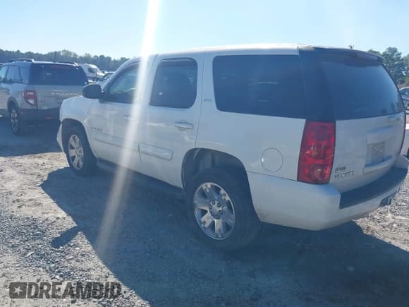 ✅ 2007 GMC Yukon SLT • VIN: 1GKFC13017J211221 • Lot: 43510415. Wystawiony na IAAI z przebiegiem 283 186 mil. Bezpłatny archiwum sprzedaży aukcyjnych z USA i szczegółowy raport historii pojazdu na DreamBid. Zdjęcie 3.