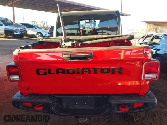 ✅ 2020 Jeep Gladiator Rubicon • VIN: 1C6JJTBG0LL188820 • Lot: 43855675. Wystawiony na IAAI z przebiegiem 40 145 mil. Bezpłatny archiwum sprzedaży aukcyjnych z USA i szczegółowy raport historii pojazdu na DreamBid. Zdjęcie 16.