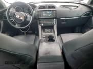 ✅ 2017 Jaguar F-Pace 20d Premium • VIN: SADCJ2BN2HA091832 • Lot: 94905125. Wystawiony na Copart z przebiegiem 76 957 mil. Bezpłatny archiwum sprzedaży aukcyjnych z USA i szczegółowy raport historii pojazdu na DreamBid. Zdjęcie 8.