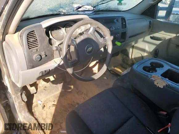 ✅ 2014 Chevrolet Silverado 2500HD Work Truck • VIN: 1GB0CVCG0EF104106 • Lot: 88285775. Wystawiony na Copart z przebiegiem Nie podano. Bezpłatny archiwum sprzedaży aukcyjnych z USA i szczegółowy raport historii pojazdu na DreamBid. Zdjęcie 8.